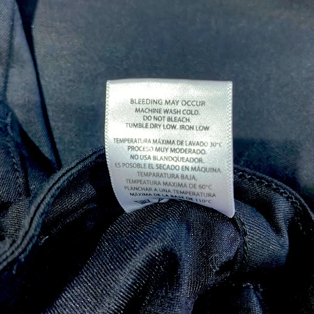 HIDDEN JEANS RYAN BLACK COATED CROPPED BOOTCUT JEANS WITH SIDE SLITS SIZE 25 - Picture 10 of 14